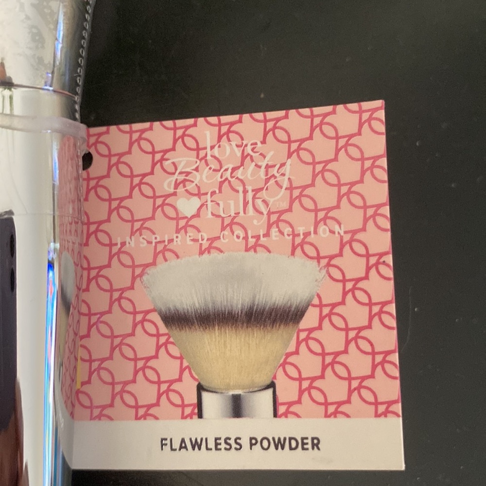 π It Powder Brush - Picture 2 of 5